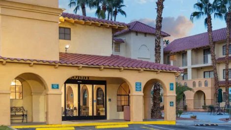 La Quinta Inn & Suites By Wyndham Las Vegas Airport N Conv